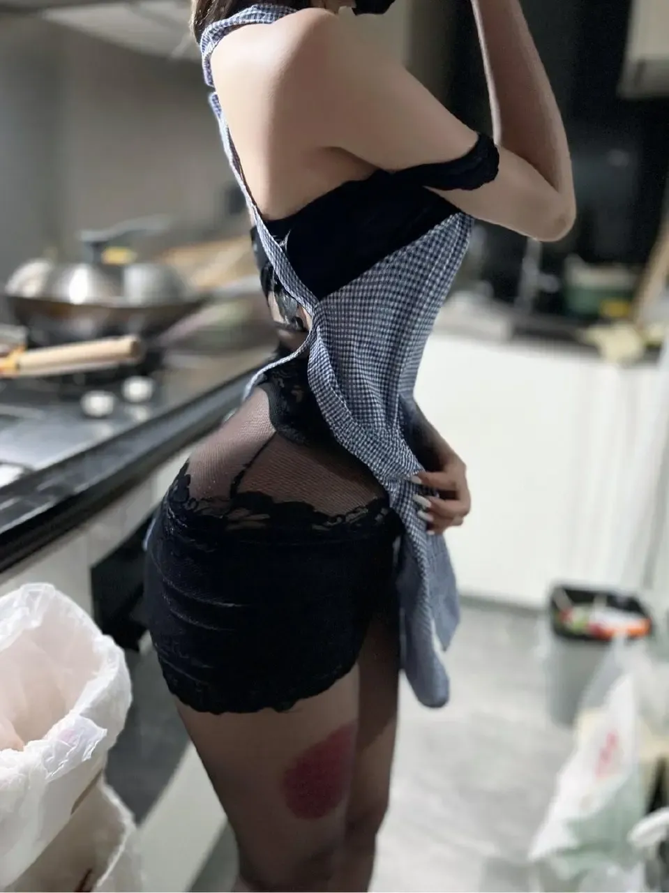 阿尔卑香小狗子 – 围裙黑丝系列【30P】